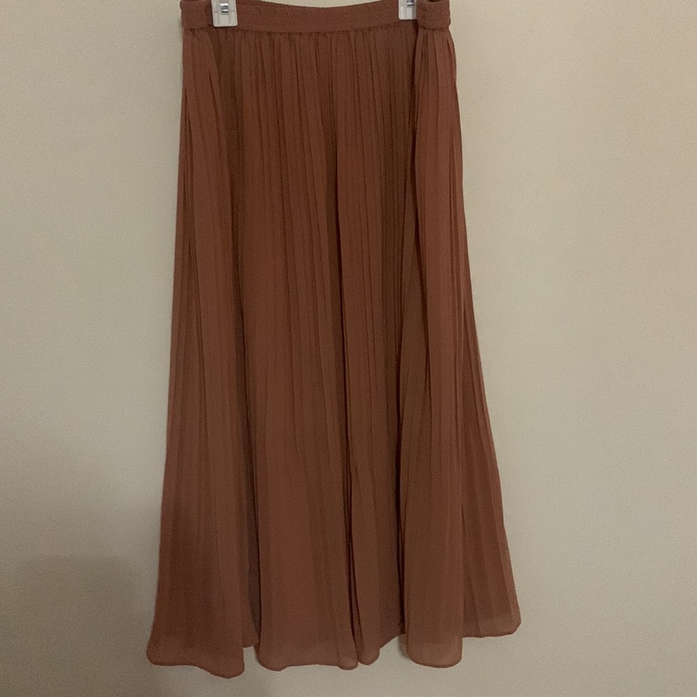 Pleated light pink midi skirt